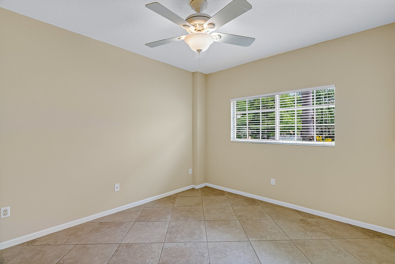 572 7th Sq Apt 103, Vero Beach, FL 32962 