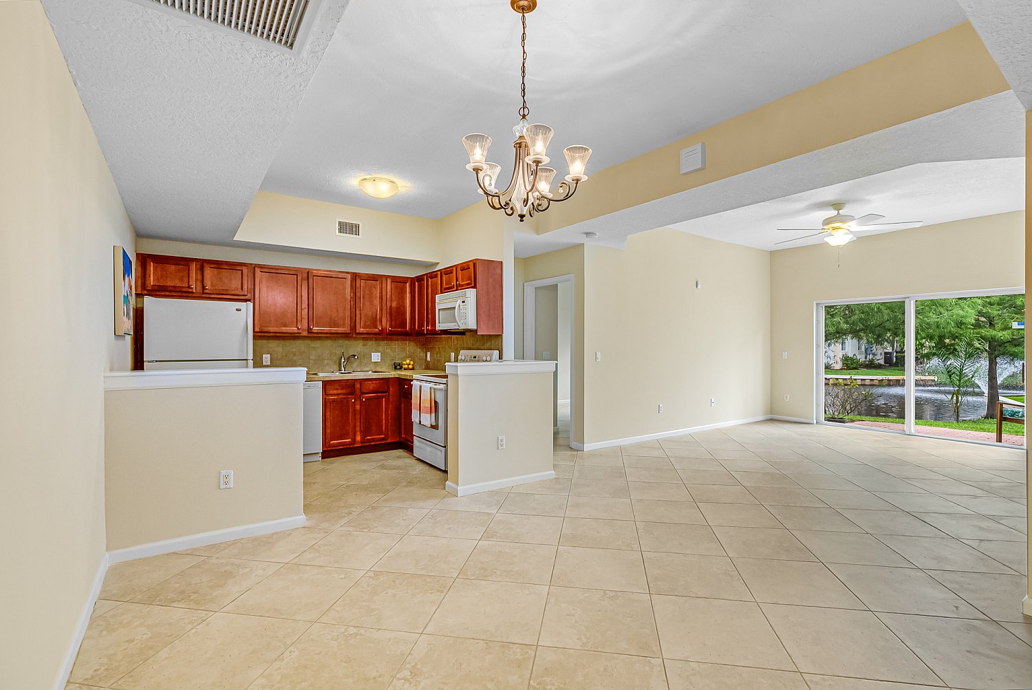 572 7th Sq Apt 103, Vero Beach, FL 32962 