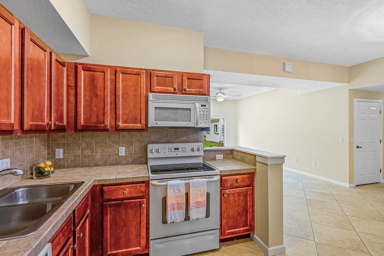 572 7th Sq Apt 103, Vero Beach, FL 32962 