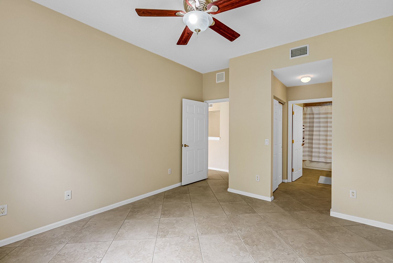 572 7th Sq Apt 103, Vero Beach, FL 32962 